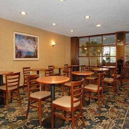 Comfort Inn Cleveland Airport Middleburg Heights Exterior photo
