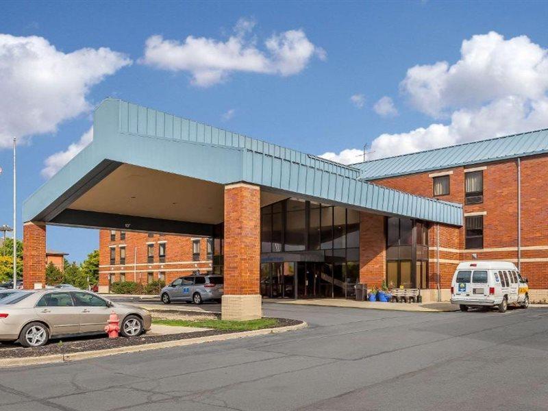 Comfort Inn Cleveland Airport Middleburg Heights Exterior photo