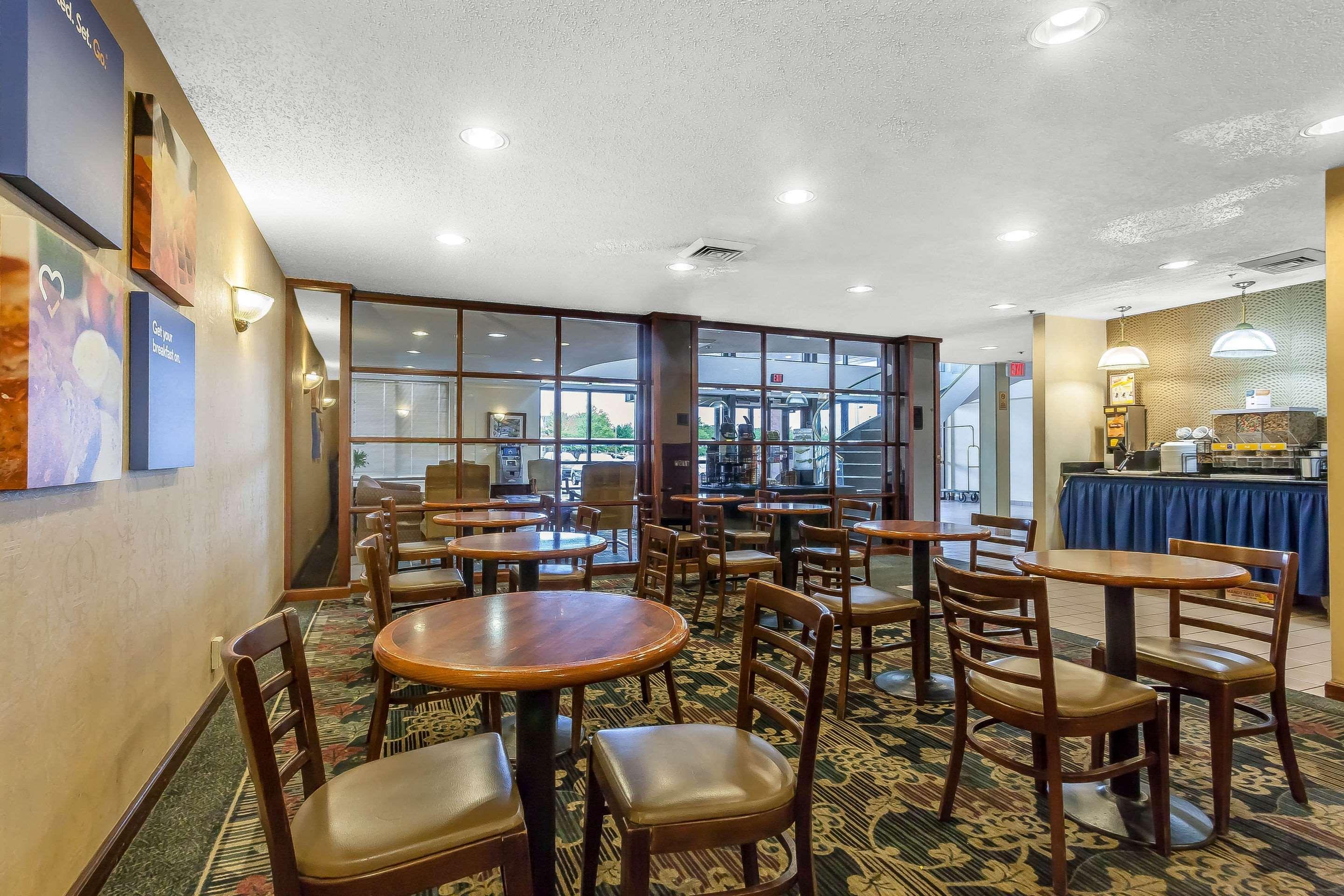 Comfort Inn Cleveland Airport Middleburg Heights Exterior photo