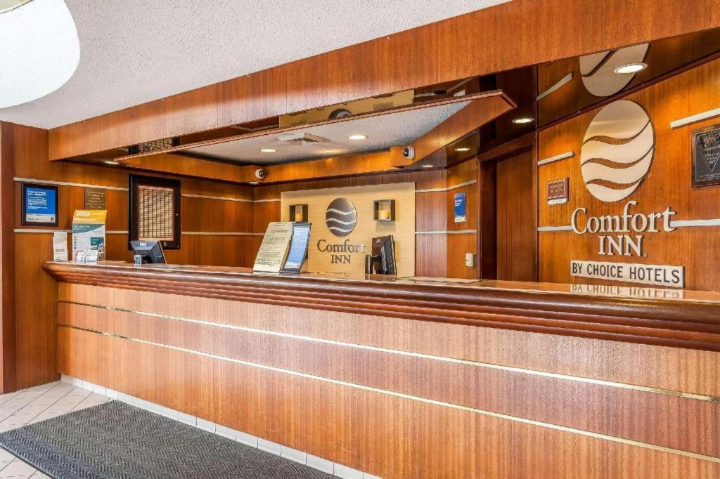 Comfort Inn Cleveland Airport Middleburg Heights Exterior photo