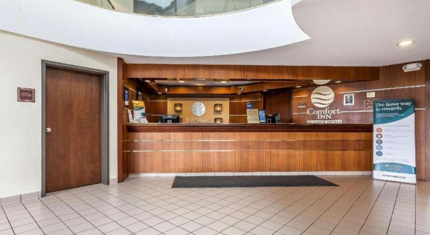 Comfort Inn Cleveland Airport Middleburg Heights Exterior photo
